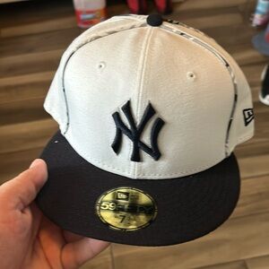 New York Yankees new era size 7 1/2